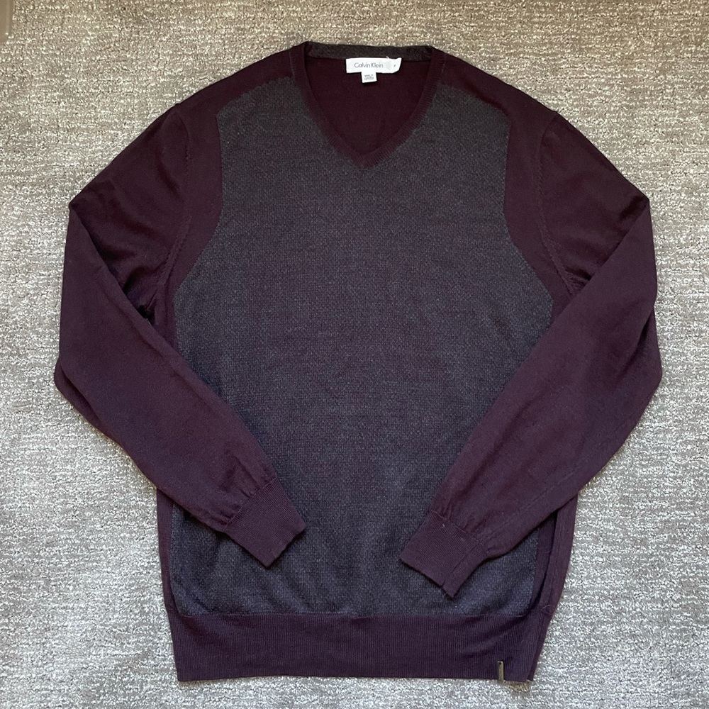Men’s Calvin Klein Sweater - Medium
